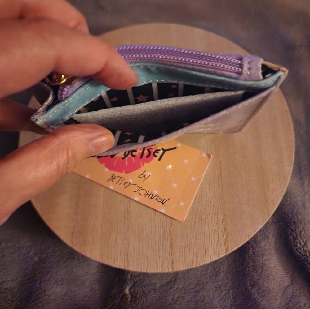 Nwt Betsey Johnson card holder/ money π° holder with key chain. - Picture 4 of 4